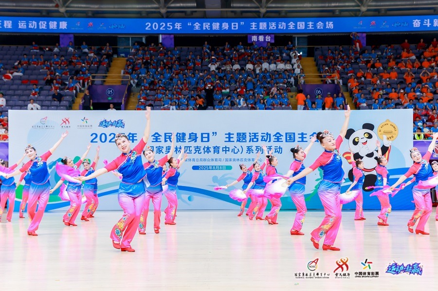 莱切已决定激活左后卫安东尼诺·加洛的续约选项，新合同将持续至2027年。这名球员目前受到多家俱乐部的关注，可能将在下赛季转会。 来源：著名记者斯基拉